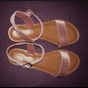 Rampage pink felt sandals brand new